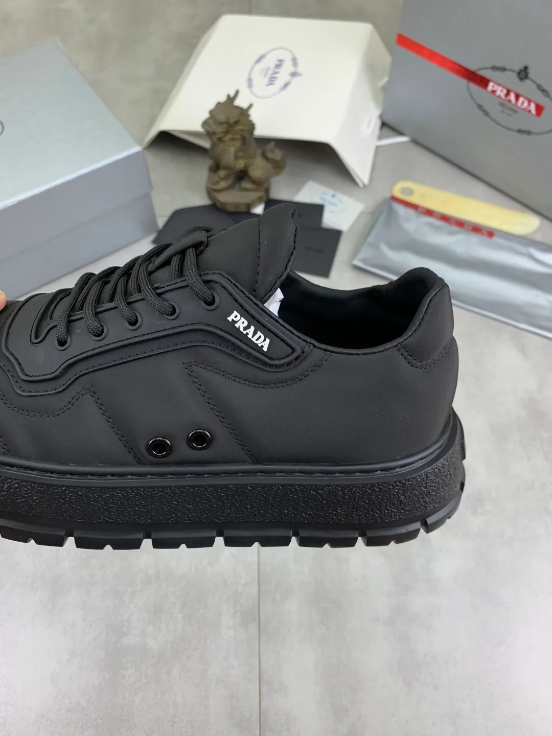 Men's men's shoes 💰P580💰 [New style] popular models are on the official website, 🆘 Trendy brand (Prada) mainly promotes popular models, avant-garde and versatile fashionable men's shoes private version mold opening, cowhide surface splicing 1:1.. Fashionable and simple, original imported cowhide lining cowhide feet; the atmosphere and personality are more fashionable, eye-catching and pursuing class. It will subvert the old idea and be a must-have for fashionistas with you! Must keep it for yourself! Tall and comfortable, large and low, high-end quality workmanship. Number of yards: 38-45 4️⃣optional.